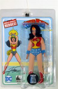 wonder-woman-mego-action-figure-artist-proof-ap-george-perez-signature-sceries-3